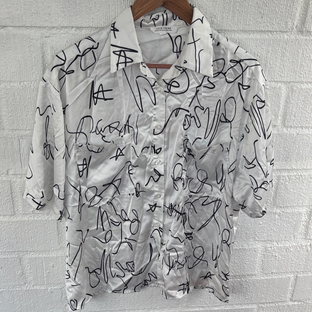 12th Tribe Monochrome Satin Button Down Graphic Top sz S